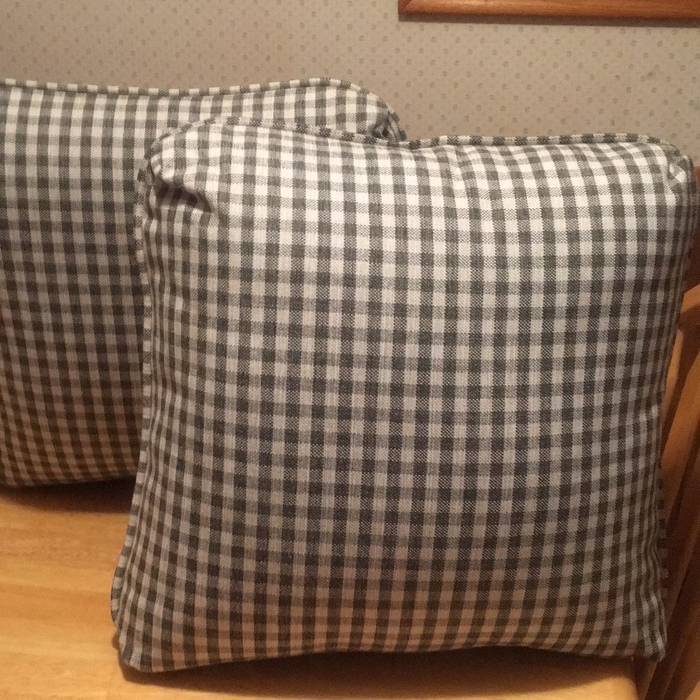 Lancer Furniture set of 2 gray cream Gingham Pillows